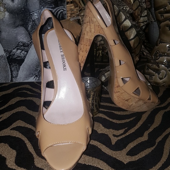 Never worn delicious cork bottom platforms - Picture 2 of 3